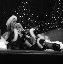 पॉप सिंगर एरियाना की टूटी सगाई, अब छुपाया टैटू