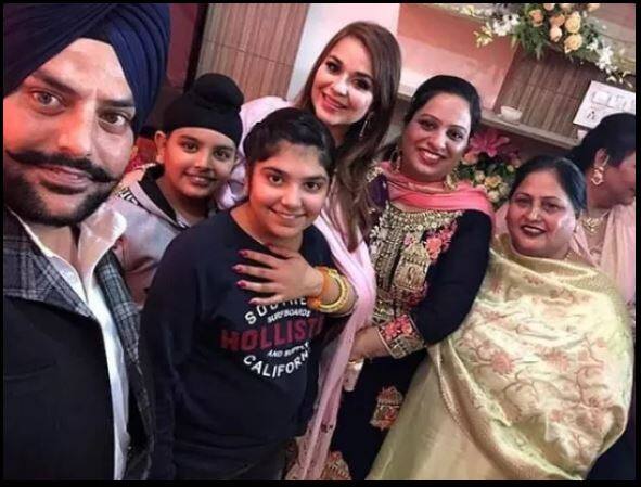 हाल ही में कपिल ने सोशल मीडिया पर अपनी शादी का कार्ड शेयर किया था. इसके बाद उनके फैंस अपने पसंदीदा कलाकार की शादी के लिए उत्साहित नजर आ रहे हैं. (फोटो: इंस्टाग्राम)