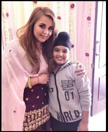 रिपोर्ट के मुताबिक, रिचा शर्मा, दलेर मेहंदी और गुरदास मान जैसे लोकप्रिय गायक कपिल-गिन्नी की वेडिंग सेरेमनी के दौरान परफॉर्म करते नजर आएंगे. (फोटो: इंस्टाग्राम)