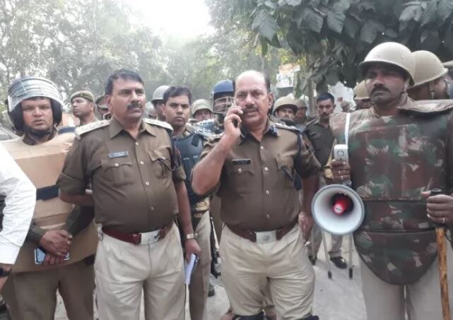 Bulandshahr Violence: sources said Inspector Subodh Kumar shot by retired army man, two arrested बुलंदशहर हिंसा: सूत्रों के मुताबिक, रिटॉयर्ड फौजी ने मारी थी इंस्पेक्टर को गोली, 4 गिऱफ्तार