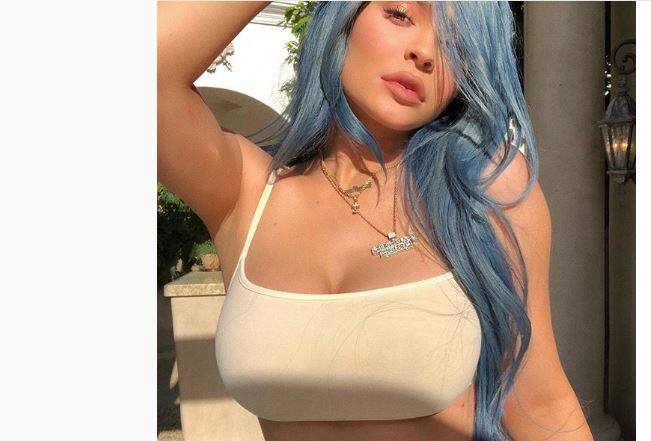 क्या काइली जेनर ने किया है ट्रेविस स्कॉट के साथ अपनी इंगेजमेंट का खुलासा? Did Kylie Jenner Just Reveal She's Engaged To Travis Scott? क्या काइली जेनर ने किया है ट्रेविस स्कॉट के साथ अपनी इंगेजमेंट का खुलासा?