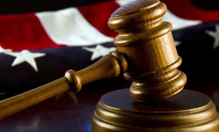 लुचिन ने ना सिर्फ गर्लफ्रेंड का खून पिया बल्कि उसके खून से पेटिंग बनाई ताकि लगे कि किसी शैतान ने उसे मारा है. साथ ही पीडि़त के पेट पर पर्पल नेलपॉलिश से काफी कुछ लिख दिया. साथ ही वे खुद को इनोसेंट बताने के लिए कविती भी लिखी. लुचिन की जब मेडिकल जांच हुई थी तो वो बिल्कुल परफेक्ट निकला. ऐसे में उसे 19 साल का कारावास मिला. फोटोः गूगल फ्री इमेज