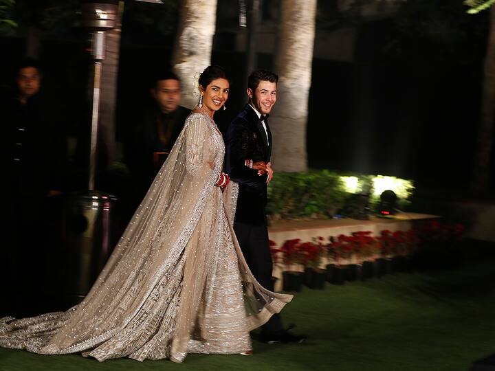 इस जोड़ी की ये मुस्कुराती हुई तस्वीरें देखकर वहां मौजूद लोगों ने दिल थाम लिया.