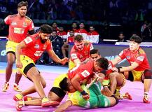 Pro Kabaddi League 2018: गुजरात फॉर्च्यून जाएंट्स ने पटना पाइरेट्स को दी 45-27 से मात