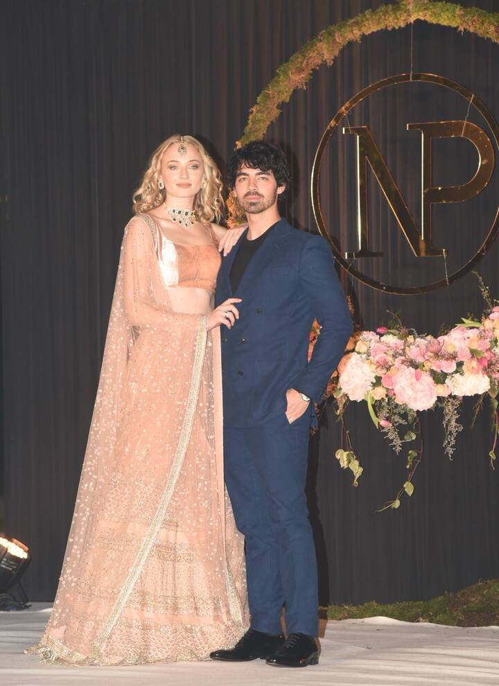 शादी में चोपड़ा परिवार और जोनास परिवार ने खूब मस्ती भी की. (तस्वीर: मानव मंगलानी)