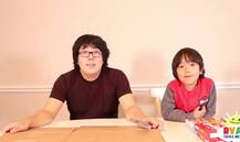 अपने खिलौनों का रिव्यू करके इस 7 साल के बच्चे ने कमाएं 22 मिलियन डॉलर, देखें कौन है ये