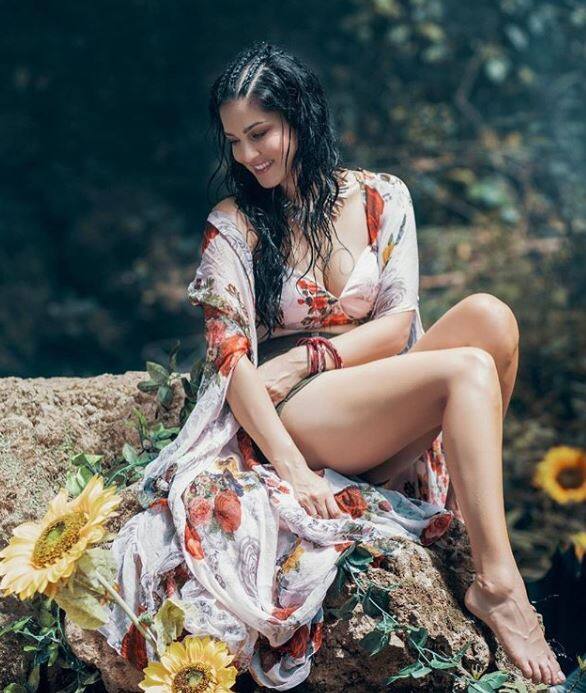 इसके बाद सनी ने शाहरुख खान की फिल्म 'रईस' में आइटम नंबर लगाया जो काफी पॉपुलर हुआ. तस्वीर: इंस्टाग्राम  