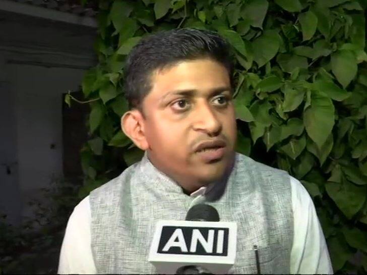 अगस्ता वेस्टलैंड मामलाः यूथ कांग्रेस ने क्रिश्चियन मिशेल की पैरवी करने वाले वकील ए के जोसफ को पार्टी से निकाला Youth Congress expelled Aljo K Joseph from the party with immediate effect अगस्ता वेस्टलैंड मामलाः यूथ कांग्रेस ने क्रिश्चियन मिशेल की पैरवी करने वाले वकील ए के जोसफ को पार्टी से निकाला