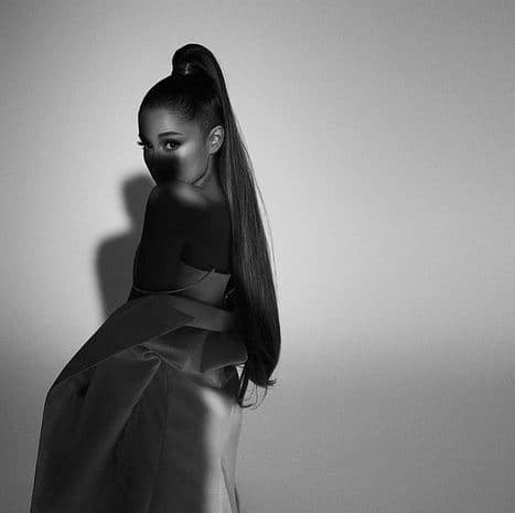 ये साल एरियाना के लिए काफी लक्की साबित हुआ है. इस साल 2018 के टॉप म्यूजिक एलबम में एरियाना का 'स्वीटनर' एलबम काफी पॉपुलर हुआ. इसके बाद इस साल एरियाना को कई अवॉर्ड भी मिले. फोटोः इंस्टाग्राम