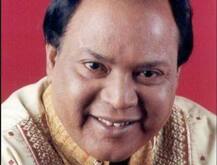 मोहम्मद अजीज: कामयाब शख्सियतों को खांचों में बांट कर देखना कितना जायज है?