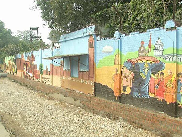 कुंभ के लिए 27 करोड़ से सज रही हैं प्रयागराज की दीवारें, 600 कलाकार दिन-रात जुटे हैं काम में