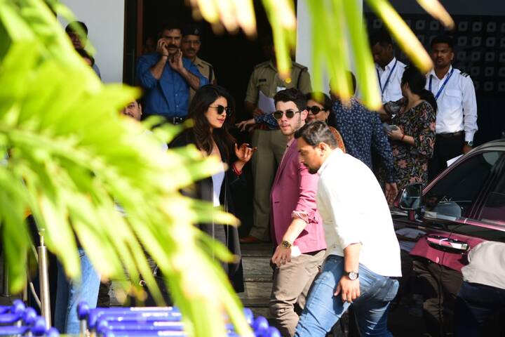 ईशा और प्रियंका बहुत अच्छी दोस्त हैं ऐसे में ईशा की शादी को कोई भी इवेंट मिस नहीं कर सकती. (तस्वीर: मानव मंगलानी)