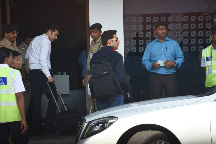 फाइनेंशियल एक्सप्रेस की रिपोर्स के अनुसार बताया जा रहा है कि इस गेस्ट लिस्ट में यूएस के पूर्व राष्ट्रपति बिल क्लिंटन और उनकी पत्नी हिलेरी क्लिंटन का नाम भी शामिल है. 
