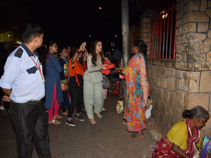 केदारनाथ के बाद सारा रोहित सेट्टी की मूवी सिम्बा को लेकर अपनी तैयारियां करेंगी. इस मूवी में सारा के साथ रणवीर सिंह भी है.