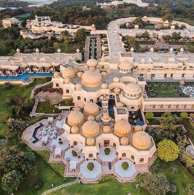 दो दिनों तक चलने वाले इस सेरेमनी का आयोजन उदयपुर के उदय विलास व सिटी पैलेस में किया गया है. 