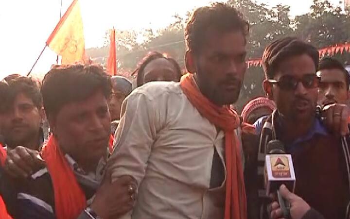 वीएचपी की धर्मसभा में आए लोगों का कहना है कि इस बार अगर राम मंदिर नहीं बन पाया तो यह हिन्दुत्व के लिए सबसे बड़ा घात होगा. लोगों का कहना है कि मंदिर नहीं बनेगा तो हिन्दु धर्म के साथ होने वाले इस धोखे को लोग नहीं सहेंगे.