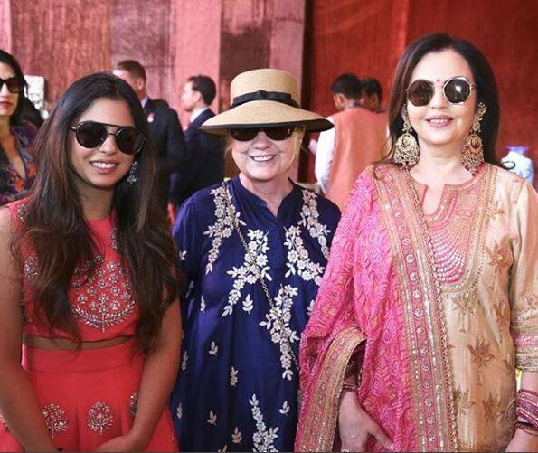 Today's second day of Isha ambani's sangeet ceremony, Ratan Tata and Harbhajan Singh arrives udaipur प्री-वेडिंग: ईशा अंबानी के संगीत के दूसरे दिन उदयपुर पहुंचे रतन टाटा और हरभजन सिंह, ये रहीं तस्वीरें