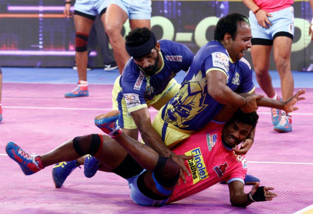 Pro Kabaddi League 2018: Jaipur Pink Panthers defeat Tamil Thalaivas by 37-24 Pro Kabaddi League 2018: जयपुर पिंक पैंथर्स ने तमिल थलाइवाज को 37-24 से दी शिकस्त