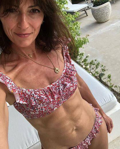 डेविना ने सोशल मीडिया पर लिखा है कि मुझे एक ऐसे व्यक्ति की तलाश है, जो मेरे बच्चों और मेरे लिए हो. साथ ही उन्होंने लिखा कि एक साथी के तौर पर वो 

हमेशा मेरे साथ खड़ा रहे. फोटोः इंस्टाग्राम
