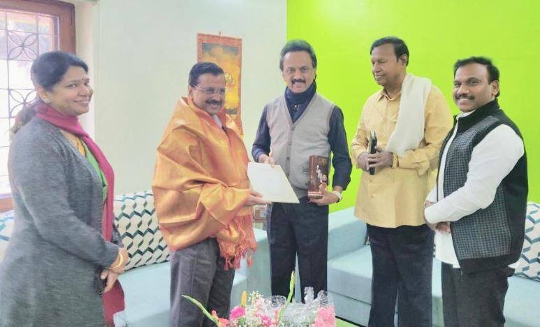 कभी 2G को लेकर कोसते थे आज गठबंधन के लिए स्टालिन-ए राजा से मिले अरविंद केजरीवाल 2G spectrum Case and Arvind Kejriwal Meeting With MK Stalin and A Raja in Delhi, Check All Details कभी 2G को लेकर कोसते थे आज गठबंधन के लिए स्टालिन-ए राजा से मिले अरविंद केजरीवाल