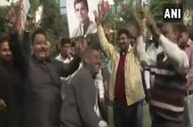 कांग्रेस के कार्यकर्ताओं ने \'अच्छे दिन की आहट\' पर इस तरह मनाया जश्न, देखें तस्वीरें