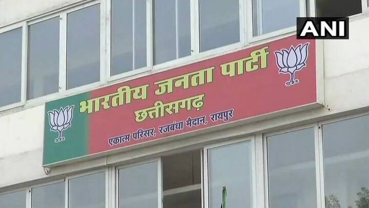 ऐसे माहौल में जहां कांग्रेस के कार्यकर्ताओं में खुशी की लहर है वहीं बीजेपी कार्यकर्ता नदारद हैं. फोटोः एएनआई ट्विटर