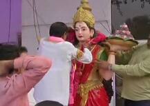 टीआरएस कार्यकर्ता जीत के बाद हैदराबाद में जश्न मनाते हुए, देखें तस्वीरें