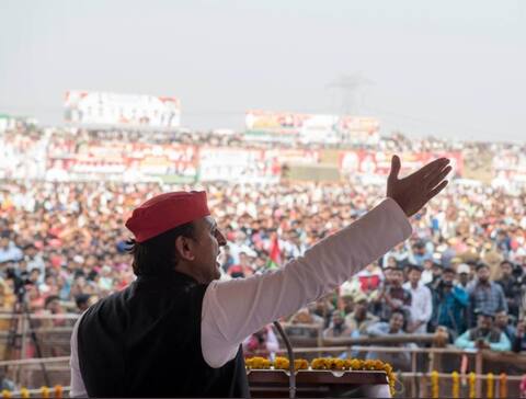 अखिलेश यादव ने भी साधा बीजेपी पर निशाना, कहा- अबकी बार, खो दी सरकार अखिलेश यादव ने भी साधा बीजेपी पर निशाना, कहा- अबकी बार, खो दी सरकार