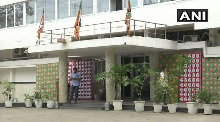 हालांकि बीजेपी के राजस्थान, छत्तीसगढ़ और लखनऊ कार्यालय में भी आज दिनभर सन्नाटा रहा.  फोटोः एएनआई ट्विटर