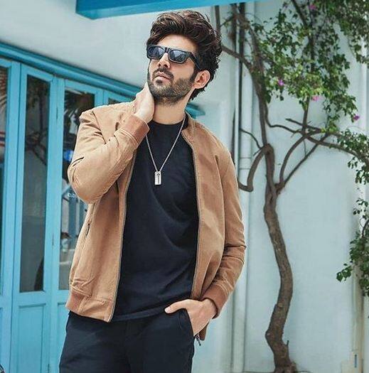  वहीं एक्टर कार्तिक आर्यन ने कहा कि मांस उद्योग में पशुओं के कष्ट सहने और मरने का एक वीडियो देखने के बाद उन्होंने शाकाहारी बनने का निर्णय लिया. फोटोः इंस्टाग्राम