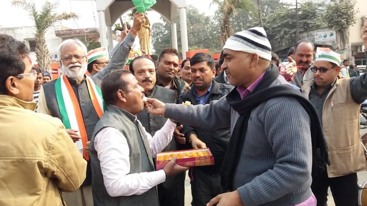  कांग्रेस पार्टी के महानगर अध्यक्ष अरुण अग्रहरि ने कहा कि उत्तर प्रदेश के मुख्यमंत्री योगी आदित्यनाथ ने मध्य प्रदेश, छत्तीसगढ़ और राजस्थान में 70 से अधिक जनसभाएं की थी. लेकिन, उनकी अधिकतर जनसभाओं में धार्मिक उन्माद की बातें ही ज्यादा थी.