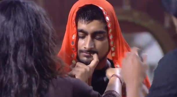 Bigg Boss 12: सुरभि ने दीपक को बनाया 'रामकली', देखें वीडियो Bigg Boss 12: Surbhi Rana introduces Deepak Thakur as 'Ramkaali'; Watch video Bigg Boss 12: सुरभि ने दीपक को बनाया 'रामकली', देखें वीडियो