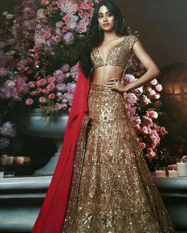 इस वक्त जाह्नवी निर्देशक करण जौहर द्वारा निर्देशित की जाने वाली फिल्म 'तख्त' की शूटिंग की तैयारियों में व्यस्त हैं. (सभी तस्वीरें- INSTAGRAM)