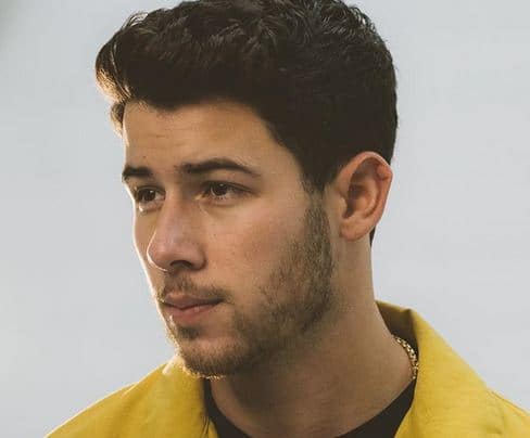 निक जोनस- हाल ही में अमेरिकन सिंगर निक जोनस ने बॉलीवुड एक्ट्रेस प्रियंका चोपड़ा के साथ उम्मेद भवन में शादी की है. साल भर निक जोनस गूगल पर   खूब सर्च किए गए. इसका कारण उनका इंडिया आना, प्रियंका चोपड़ा के साथ रोका सेरेमनी, गोवा ट्रिप और दिसंबर में प्रियंका से शादी करना है. फोटोः इंस्टाग्राम