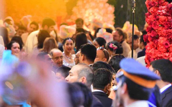 यहां पर अनंत अंबानी की गर्लफ्रेंड राधिका मर्चेंट भी नज़र आईं.