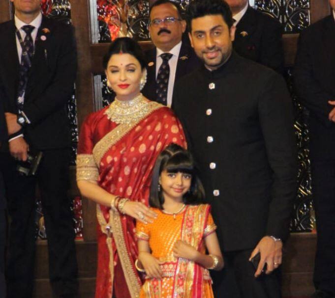 वहीं, अभिषेक बच्चन पर ब्लैक रंग के सूट में कुछ कम अच्छे नहीं लग रहे थे.