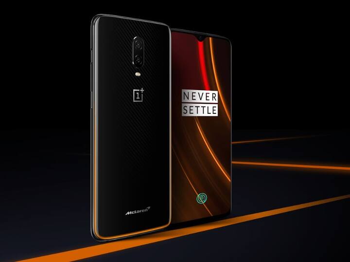 OnePlus पहली कंपनी बन गई है जिसने भारत में 10 जीबी रैम वाला फोन लॉन्च किया है. फोन का नाम वनप्लस 6T मैकलेरन एडिशन है. कंपनी ने मैकलेरन रेसिंग लिमिटेड से साझेदारी कर इस फोन को लॉन्च किया है. फोन एमेजन. इन पर सेल के लिए उपलब्ध होगा तो वहीं 15 दिसंबर से यूजर्स इसे वनप्लस स्टोर से खरीद सकते हैं. तो चलिए भारत में पहली बार लॉन्च हुए 10 जीबी रैम वाले फोन के बारे में कुछ खास बातें जानते हैं.