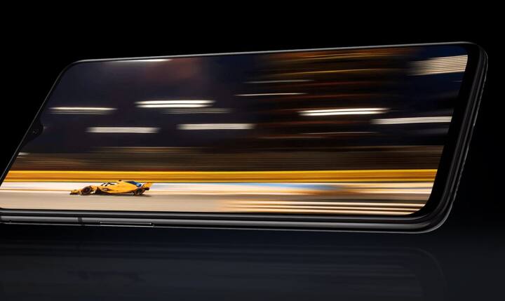 फोन में गेम के लिए गेम बूस्ट फीचर दिया गया है जिससे गेम ज्यादा तेजी से लोड होता है.