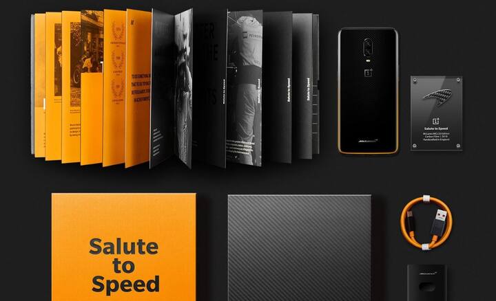 फोन मुफ्त कार्बन फाइबर डिजाइन आधारित हार्ड केस के साथ आता है.