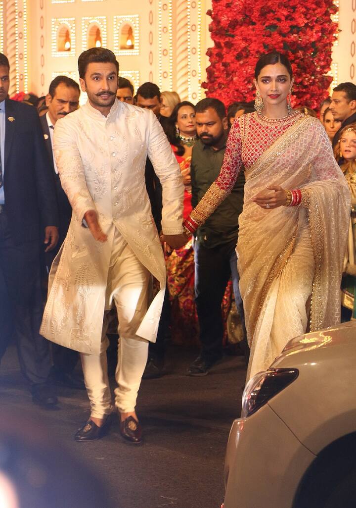 शादी के लिए आंनद गाजे बाजे के साथ ईशा अंबानी के घर बारात लेकर भी पहुंचे. 