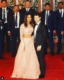 ईशा अंबानी की शादी में पहुंचे Newly Wed प्रियंका-निक और रणवीर-दीपिका, दिखी रोमांटिक कैमिस्ट्री