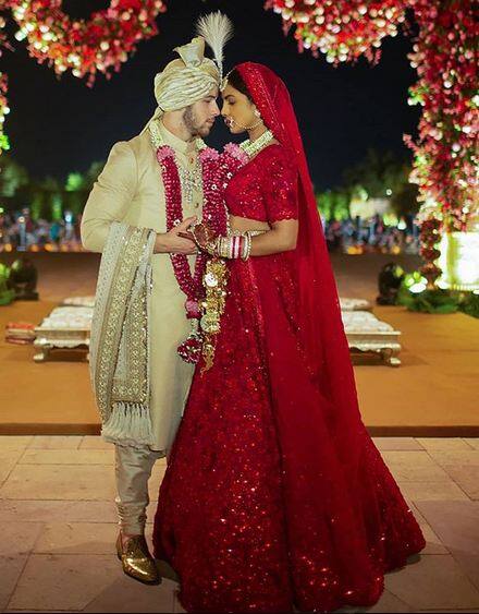 2 दिसंबर को इंटरनेशनल सेलिब्रिटी प्रिंयका चोपड़ा ने अपने ब्वॉयफ्रेंड और अमेरिकन सिंगर निक जोनस से जोधपुर के उम्मेद भवन पैलेस में शादी की. 
