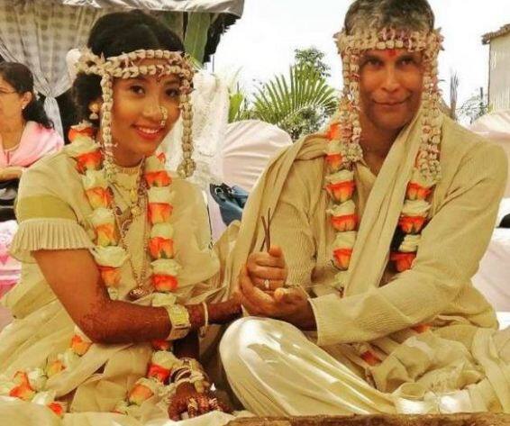 22 अप्रैल को महाराष्ट्र के अलीबाग में मिलिंद सोमन ने अपनी गर्लफ्रेंड अंकिता कंवर से शादी की.