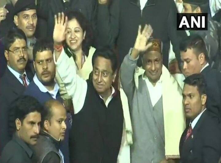 मध्य प्रदेश में आज सर्वसम्मति से आज विधायक दल ने अपना नेता कमलनाथ को चुन लिया है. सूत्रों की मानें तो कमलनाथ 15 दिसंबर को मुख्यमंत्री की पद और गोपनीयता की शपथ लेंगे. इसके साथ ही कई दिनों से चल रही कशमकश खत्म हो गई है. तस्वीर: एएनआई