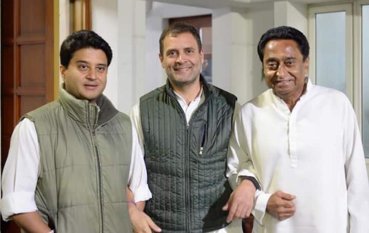 इससे पहले सीएम को लेकर चल रही बैठक खत्म होने के बाद कांग्रेस अध्यक्ष राहुल गांधी ने कहा,'' दो सबसे शक्तिशाली योद्धा धैर्य और समय हैं'. बता दें यह पंक्ति मशहूर लेखक लियो टोल्स्टोय की है. तस्वीर: एएनआई