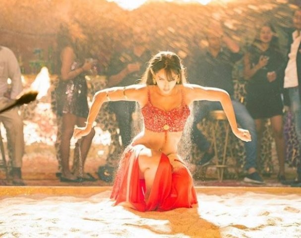 बॉलीवुड सॉन्ग की बात करें तो 'सत्यमेव जयते' फिल्म के सॉन्ग 'दिलबर दिलबर' को सबसे ज्यादा सर्च किया गया. इस आइटम नंबर को किया था बैले डांसर नोरा फतेही ने.