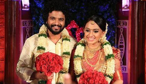 मशहूर मलयालम अभिनेता नीरज माधव ने 2 अप्रैल को कोझिकोड की दीप्ति से विवाह किया था. फोटोः यूट्यूब 