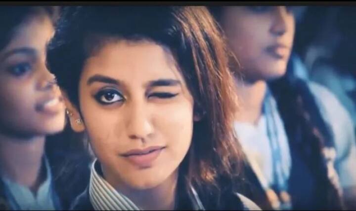 गूगल सर्च पर पर्सनैलिटी में सबसे ज्यादा साउथ इंडियन एक्ट्रेस प्रिया प्रकाश वारियर के बारे में सर्च किया गया. ये सर्च प्रिया प्रकाश के विंक वीडियो के बाद   सबसे ज्यादा हुई. एक रात में ही ये विंक वीडियो देशभर में पॉपुलर हो गया था. हालांकि इसके बाद प्रियंका चोपड़ा के पति और अमेरिकन सिंगर निक जोनस के   बारे में भी सबसे ज्यादा सर्च किया गया. 