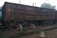 दुर्घटना: शिकोहाबाद रेलवे स्टेशन के पास मालगाड़ी के दो डिब्बे पटरी से उतरे, यातायात प्रभावित