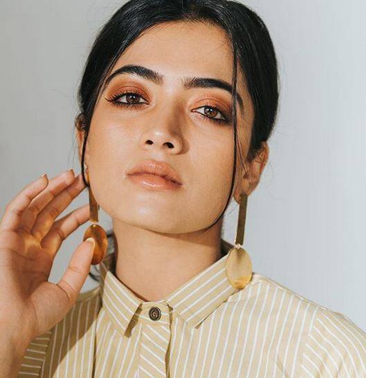 कन्नड़ और तेलगु फिल्म एक्ट्रेस रश्मिका मंडन्ना (Rashmika Mandanna) के बारे में भी गूगल पर लोगों ने इस साल खूब सर्च किया. 